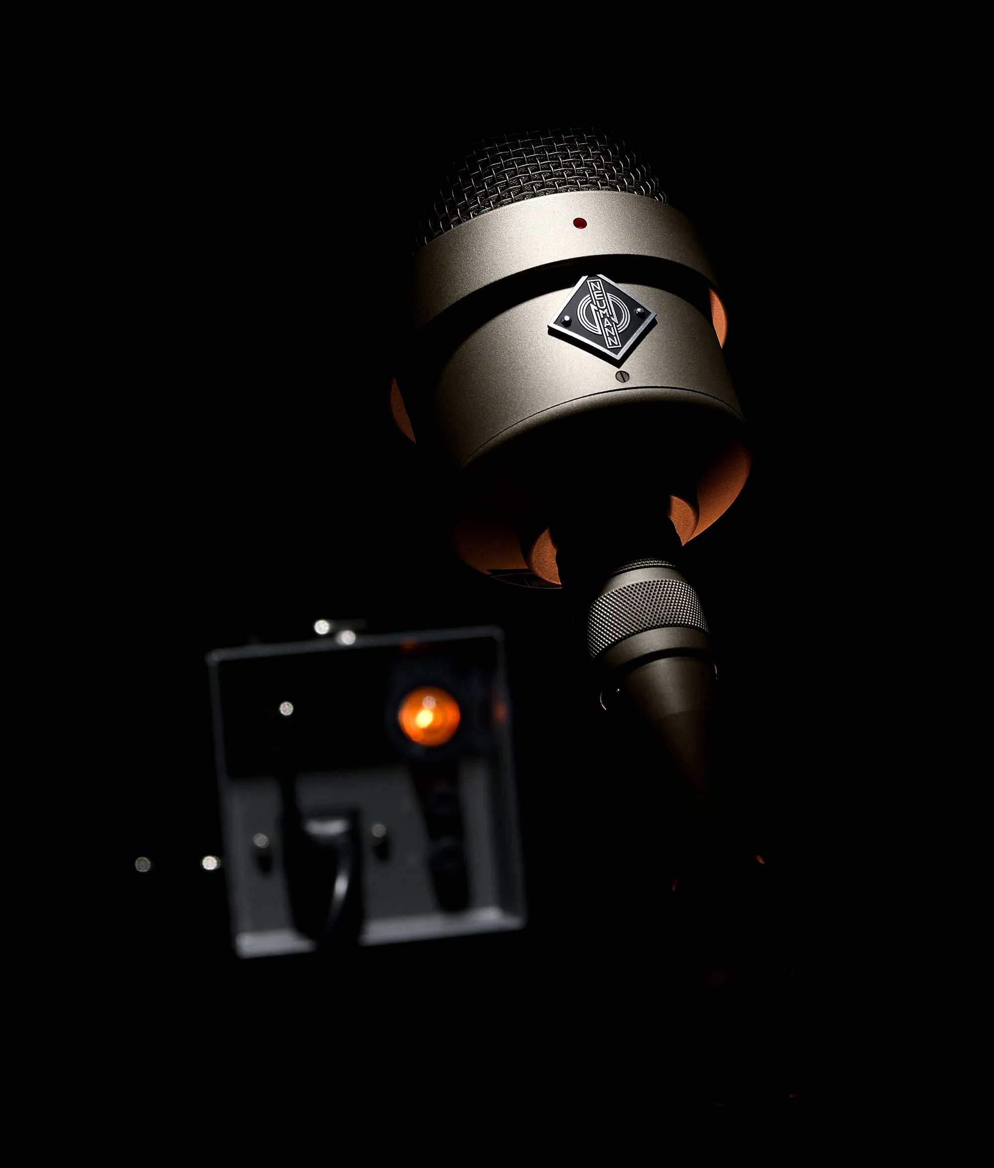 M 49 V with power supply unit